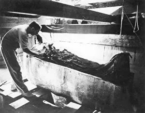 Succeeded: Howard Carter, 1922