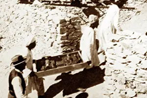 Carnarvon: Howard Carter - artifacts removed from tomb of Tutankhamen