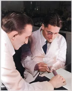 Injects: Howard Florey in Lab