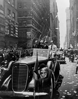 Rs4wnlcgr: Howard Hughes (center, waving) during a ticker