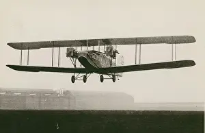 Melbourne: Hubert Broad taking Handley Page W10 G-EBMM