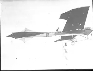 Latham: Hubert Latham flying an Antoinette monoplane