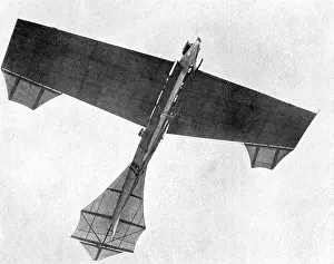 Monoplanes: Hubert Latham at Rheims, 1909 - the Bird Man in Full Flight