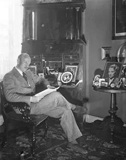 Meyerinck: Hubert von Meyerinck in his flat, 1936
