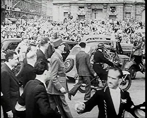 Gaulle: Huge Crowd Walking Through the Streets Of Paris
