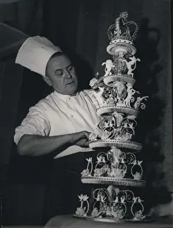 Collaborated: Huge sugar cake for Queen Elizabeth II