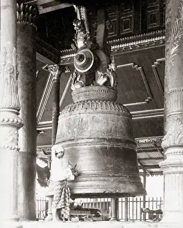Rangoon: Huge temple bell, Yangon, Rangoon, Burma, Myanmar