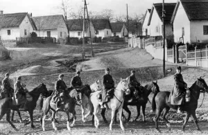 Szekesfehervar: Hungarian cavalrymen at Szekesfehervar, 1945