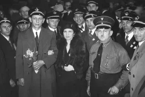 Bela: Hungarian singer in Berlin, 1934