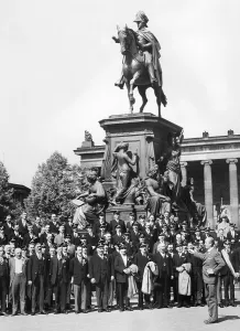 Altes: Hungarian singer in Berlin, 1934