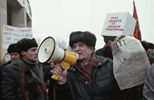 Demand: Hungry queues protest rally