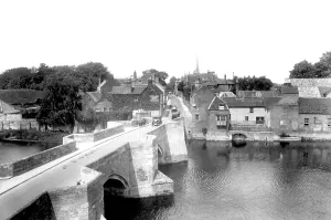 Huntingdon: Huntingdon, the Old Bridge 1929