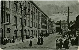 Huntley: Huntley & Palmer's Girls leaving work - Reading, Berkshire