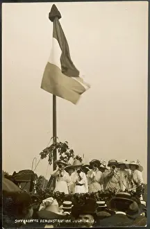 Loud: HYDE PARK DEMO