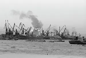 Delivered: Ice captivity in De Long Strait