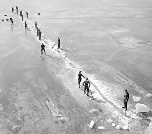 Basements: Ice collection on Vltava River