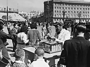 Hospitality: Ice cream vendor in Barcelona