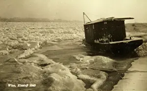 Jams: Ice jam on the Danube in Vienna with a fisherman's