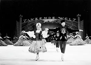 Cabarets: Ice revue under the motto Dancing World