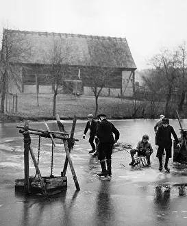 Sledging: Ice skating at the Spreewald, 1937