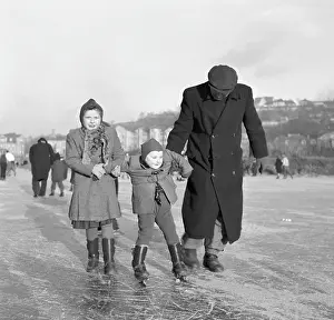 Iceskating: Ice skating on Vltava