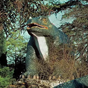 Ankylopollexia: Iguanodon model at Crystal Palace