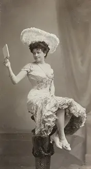 Ilka: Ilka Palmay (1859-1945) with mirror