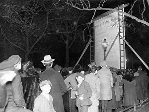 Berliner: Illuminated advertisments for the presidential