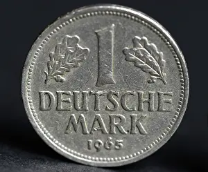 Brokerage: Illustration Deutsche Mark