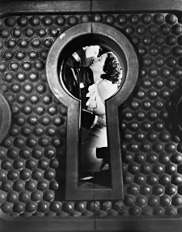 Keyhole: Image of a couple kissing viewed through a keyhole