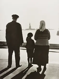 Lcgr2003: Immigrant family views the Statue of Liberty