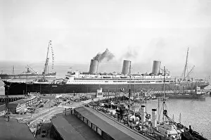Temporarily: The Imperator on the wharf, 1914