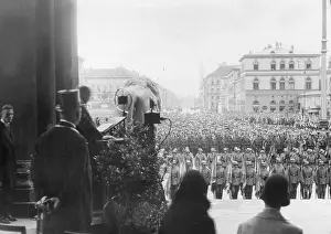 Plaques: Inauguration ceremony of the war plaques in the Feldherr