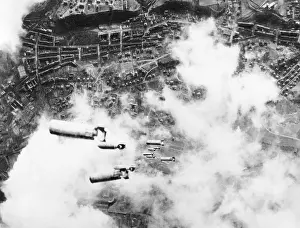 Anglo American: Incendiary bombs fall toward the city of Dresden