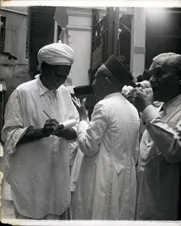 Robed: India - Nepal - Pakistan