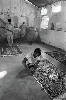 Squat: Indian carpet factory - 1