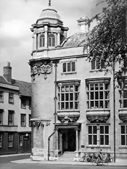 Monier: THE INDIAN INSTITUTE