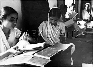 Gandhis: INDIAN SCHOOL 1930S