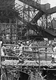 Scaffold: Indian women on a construction site