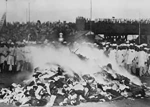 Boycott: Indians are burning cotton, 1930