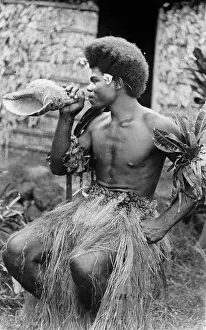 Indigene: Indigene man blowing a Davoi