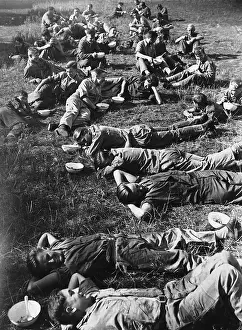 Spend: Industrial workers of the AEG in the lunch break, 1933