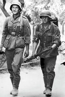 Flamethrower: Infantrymen with a flamethrower on the Eastern Front, 1942