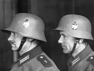 Lighter: infantrymen with steel helmets, 1937