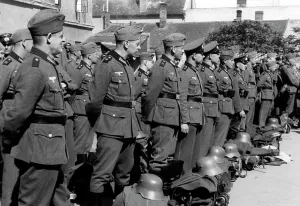 Belong: Infantrymen on the way to the front, 1940