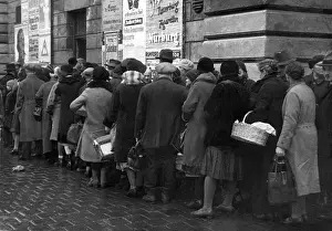 Inflation: Inflation: misery, poverty of the population, queue duri