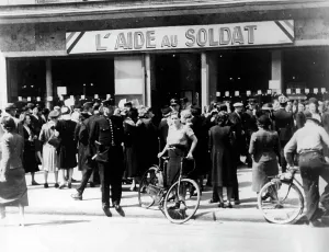 Relatives: Information office on missing persons in Paris, 1940