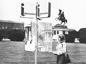 Plazas: Information pillar > Viennese Walk 