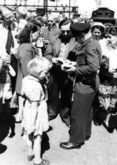 Trait: Information at the special children train in Hamburg 1952