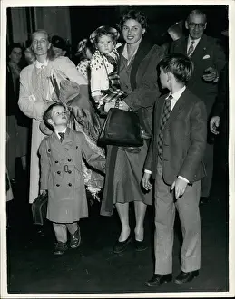 Stepson: Ingrid Bergman with children, arriving at Dover